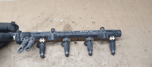 Listwa wtryskowa wtryski VW Golf III 3 1.4 030133319G 1