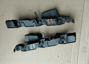 Citroen C4 slizg mocowanie blotnika przod prawy 3