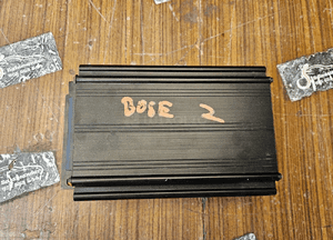 Wzmacniacz BOSE 8E5035223A Głosników Subwoofer Radio Amplituner AUDI A4 B6 B7 1