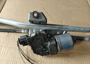 VW Passat B5 lift mechanizm wycieraczek przód silniczek 2