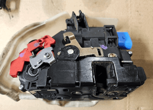 VW Touran I Golf 5 Jetta zamek drzwi lewy przod przedni 3