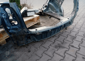 Toyota Avensis T25 kombi pas tyl sciana bagaznika 1