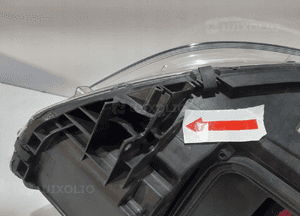 Mercedes W246 Lampa Bi-Xenon R uszkodzona - 13014 8