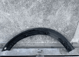 Listwa blotnika przod prawa volvo V90 cross countr 4