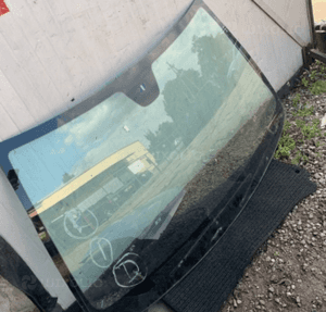 MERCEDES E 207 szyba przód przednia czujnik zwykła 1
