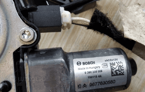 Peugeot 308 T9 HB kombi silniczek  wycieraczki tyl tylnej 3