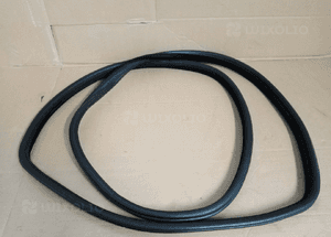 Uszczelka drzwi lewy tyl LAND ROVER DISCOVERY 3 III 1