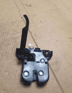 Audi  8P3827469A zamek klapy bagażnika 1