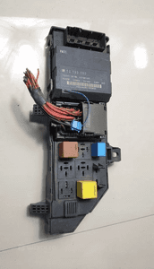 VECTRA C SKRZYNKA BEZPIECZNIKÓW 13223678 13193590 1