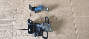 Zawias lewy przód przedni górny dolny para VW Touareg 7L0831411 4