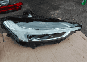 lampa prawa przód volvo xc 60
