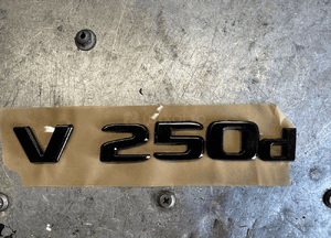 MERCEDES 447  emblemat V250d oznaczenie logo na klapę Vito v klasa lift 1