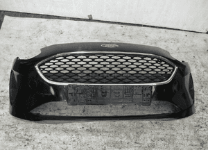 Ford fiesta MK8 z grilem i z górnym wzmocnieniem zderzak przedni 1