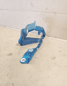Zawias maski prawy LA5W VW New Beetle 1C0823302G 1