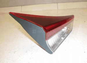 TOYOTA AURIS LAMPA LEWY TYŁ W KLAPĘ LEWA TYLNA hatchback 8