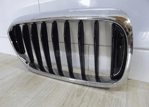 Prawa atrapa nerka grill bmw 5 G30 G31 7383520 2