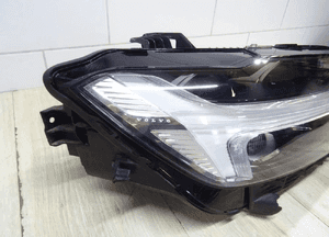 VOLVO XC60 II LIFT lampa prawa przód  FULL LED 32342515 MID 4