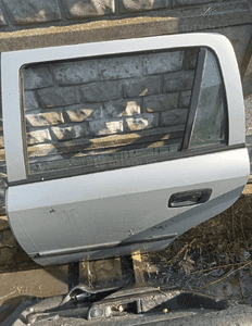 drzwi lewe tył astra g 2 kombi