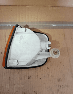 Kierunkowskaz kierunek prawy przód Mercedes W126 4