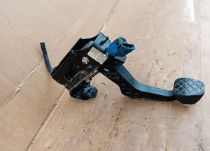 Pedał sprzęgła wysprzęglik pompka VW Golf IV 4 1J1721059BA 2