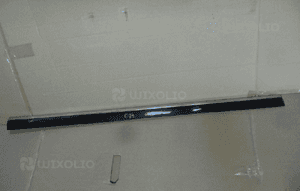 Audi A8 D3 4E0 listwa drzwi prawa 1