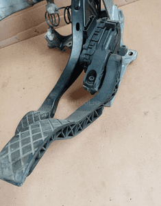 Pedały pedał hamulca gazu sprzęgła Passat B5 8D1721523F 8D1721117L 3