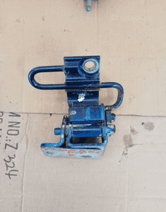 Zawias prawy tył dolny VW Touareg 7L0833412 1