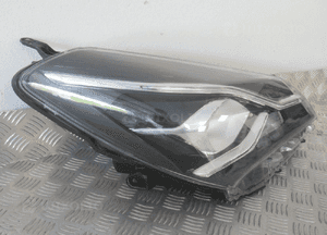 LAMPA PRZEDNIA PRZÓD PRAWA TOYOTA YARIS III 3 LIFT SOCZEWKA 2017-2020 18