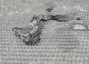 Potencjometr 8E1721523 B Pedał Gazu Przyspieszenia Czujnik EU Audi A4 B6 B7 Diesel 23