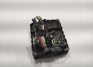 MODUŁ SKRZYNKA BEZPIECZNIKÓW BSI NISSAN NAVARA IV D23 NP300 284B74JU1C 15- 4