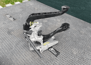 Pedaly 8E1721117D Pedal Hamulca Pompka Sprzegla Stelaz Manual Europa AUDI A4 B6 B7 8E1721117D 8E1721316 9