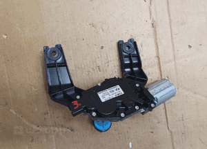 } SILNICZEK WYCIERACZEK KLAPY HYUNDAI I30 HB 98700-2L000 1