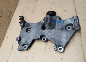 Podstawa łapa alternatora klimatyzacji rolka Renault Clio III 1.2 TCE 820058132 3