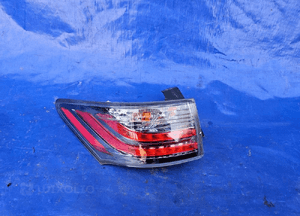 Lexus CT 200h 14-18 lampa tylna lewa tył 1