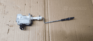 Siłownik klapki wlewu paliwa VW Golf V Plus 5M0810773 4