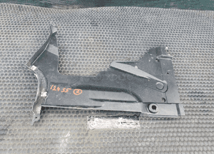 Osłona 8E0825216C Plastik Podwozia Podłogi Przeciwbłotna Prawa Tyl Tylna Quattro 4x4 Audi A4 B6 B7 Sedan Kombi 1