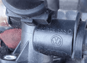 Obudowa Termostat Y2495002 06D121133C Krociec Czujnik Przewod Waz 2.0 TFSI Audi A4 B7 A6 C6 25
