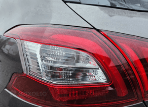 Peugeot 308 T9 HB lampa tył tylna prawa lewa9677817580 9677817680 2