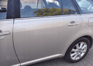 Toyota Avensis T25 drzwi tylne tyl lewe  kombi 1