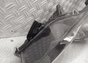 Lampa lewy  przód opel astra  iii 2