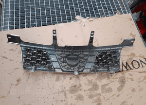 Nissan x-trail atrapa przednia grill 01-03 2