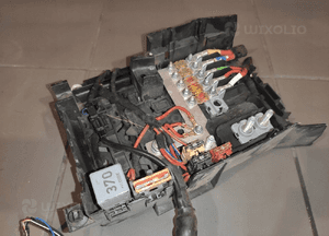 AUDI Q7 4L LIFT 3.0 TDI CJGA ROZDZIELACZ PRĄDU SKRZYNKA BEZPIECZNIKÓW ORYG 4