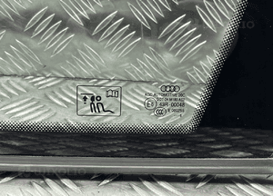 Audi Q5 szyba karoseryjna prawy tył 8R0845300F 2