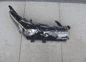 Toyota corolla E16 sedan lampa przednia prawa led oryginał 81130-02E71 3