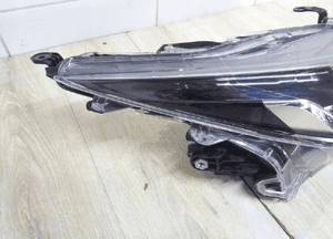 LAMPA prawa przód COROLLA E21 SEDAN 81110-02T31 4