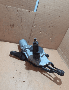 SILNICZEK WYCIERACZKI TYLNEJ TOYOTA YARIS II P9 1.0 0390201825 2