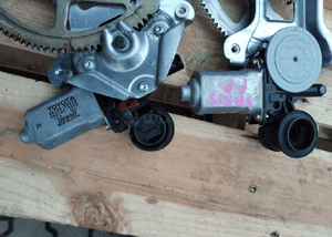Toyota Yaris I mechanizm podnosnik szyby 3D prawy lewy 3