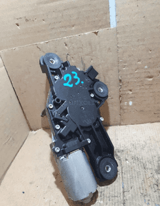 SILNICZEK TYLNEJ WYCIERACZKI MEGANE III 0390201847 1