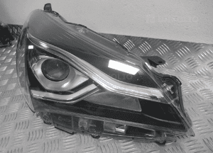 Lampa przód przednia prawa toyota yaris iii 3 lift soczewka led 2017-2020 10