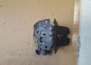 Zamek klapy tył audi A3 8P A4 nr 8P4827505C 2